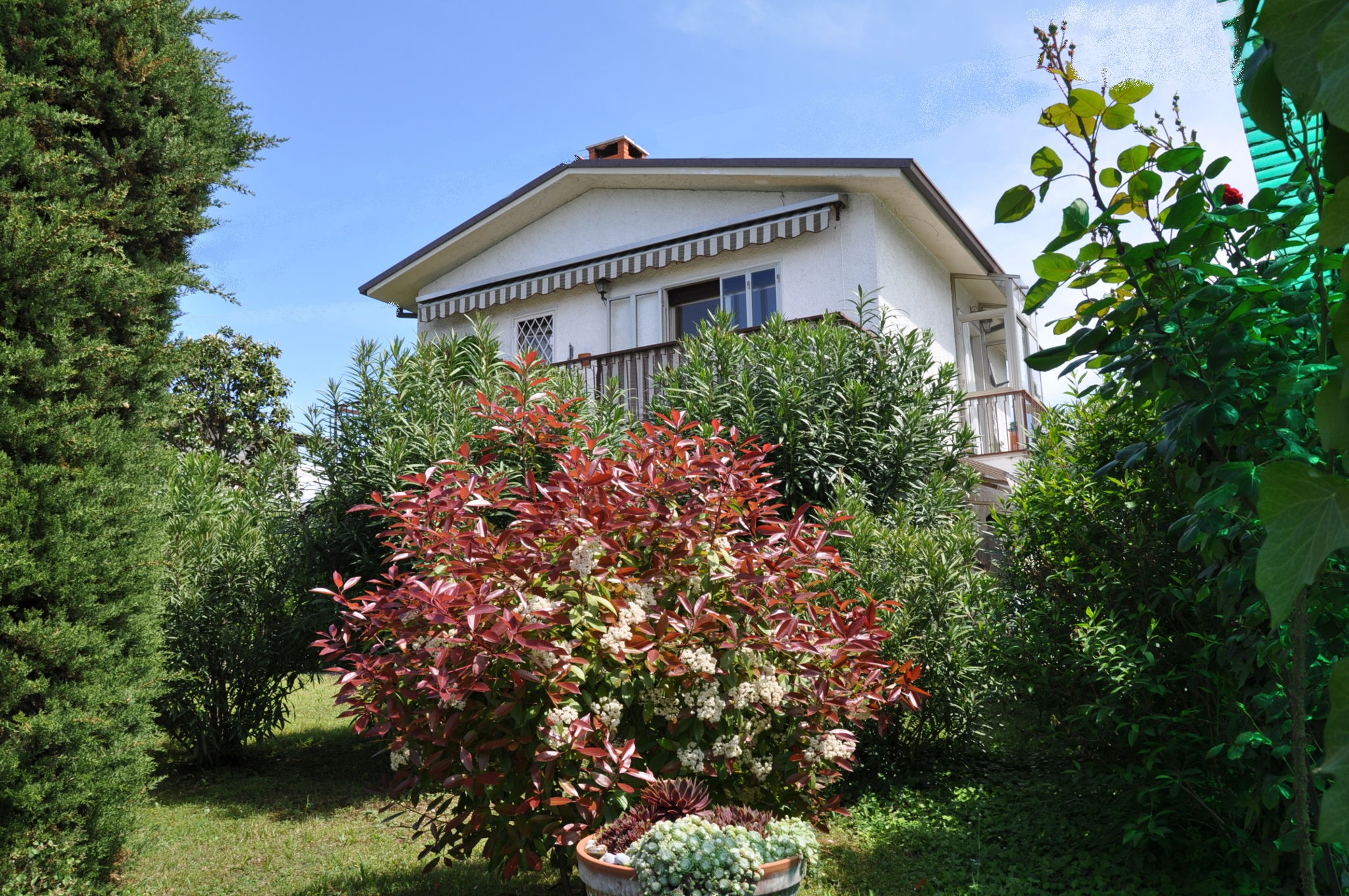 Ristrutturazione e ampliamento di una villetta a Bardolino