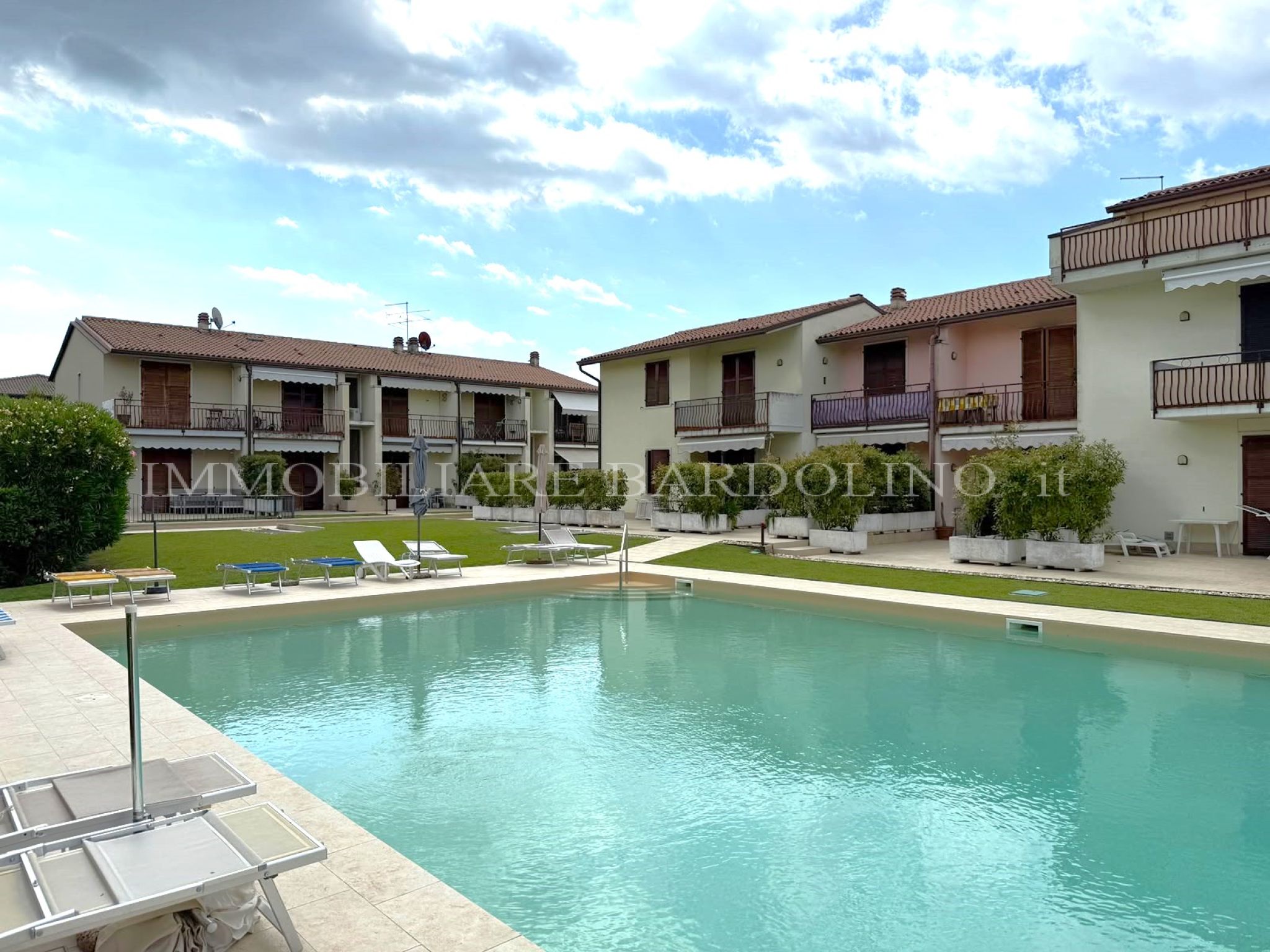 RISERVATO - Trilocale con terrazzo vista lago e piscina