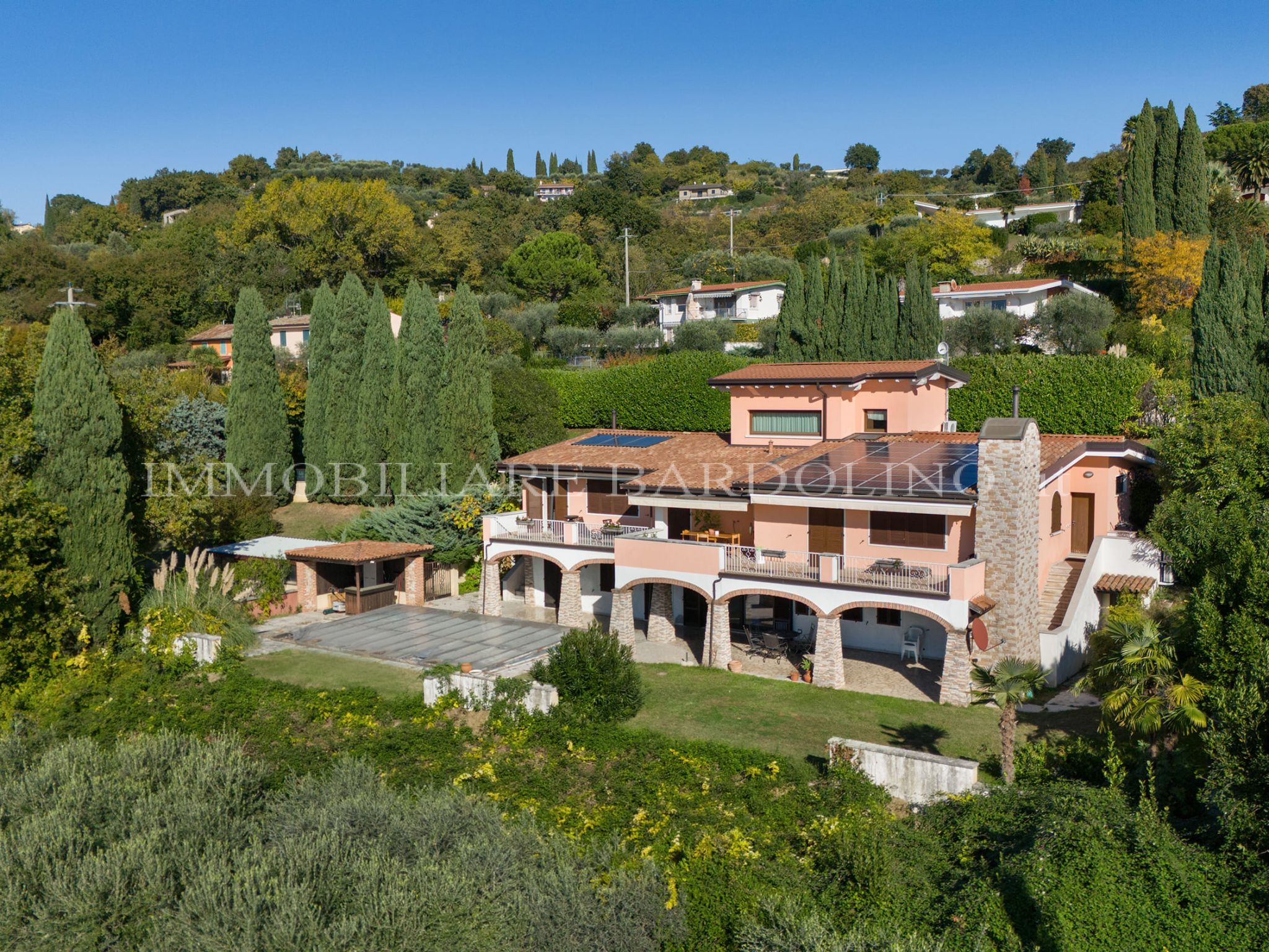 Villa Vista Lago con Ampio Terreno